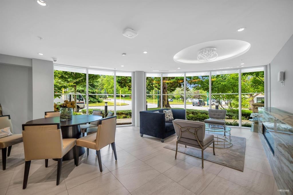 Outdoor Deck Photo of 305 505 W 30th Avenue, Vancouver, BC