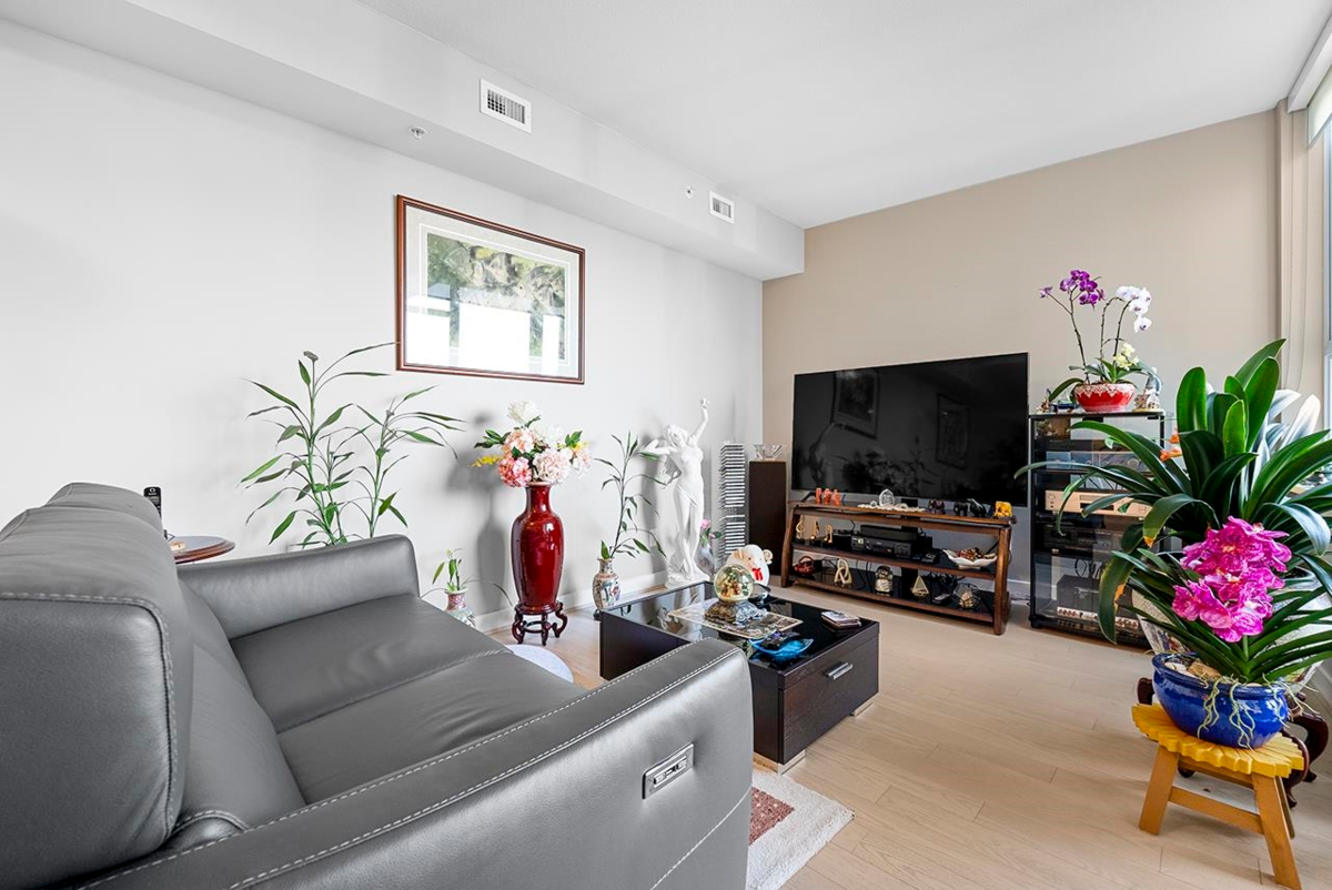 Primary Bathroom Photo of 305 505 W 30th Avenue, Vancouver, BC