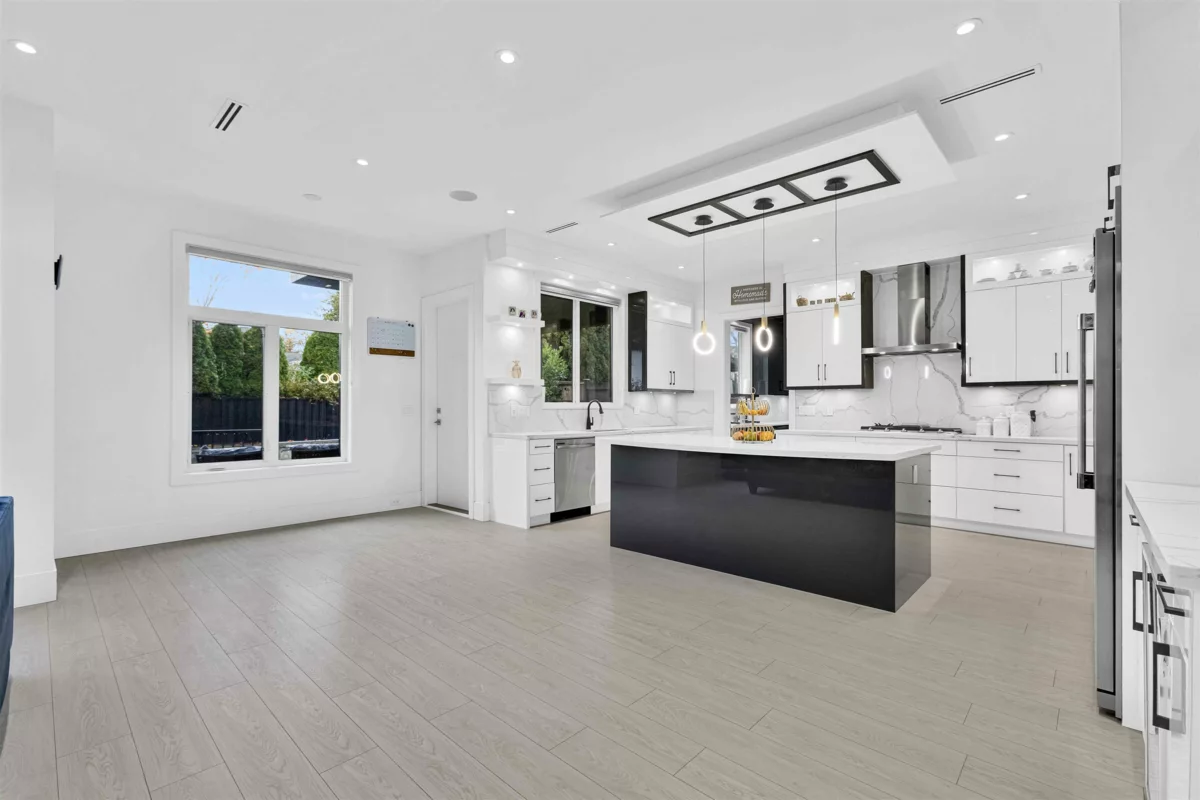 Guest Bathroom Photo of 14714 111a Avenue, Surrey, BC