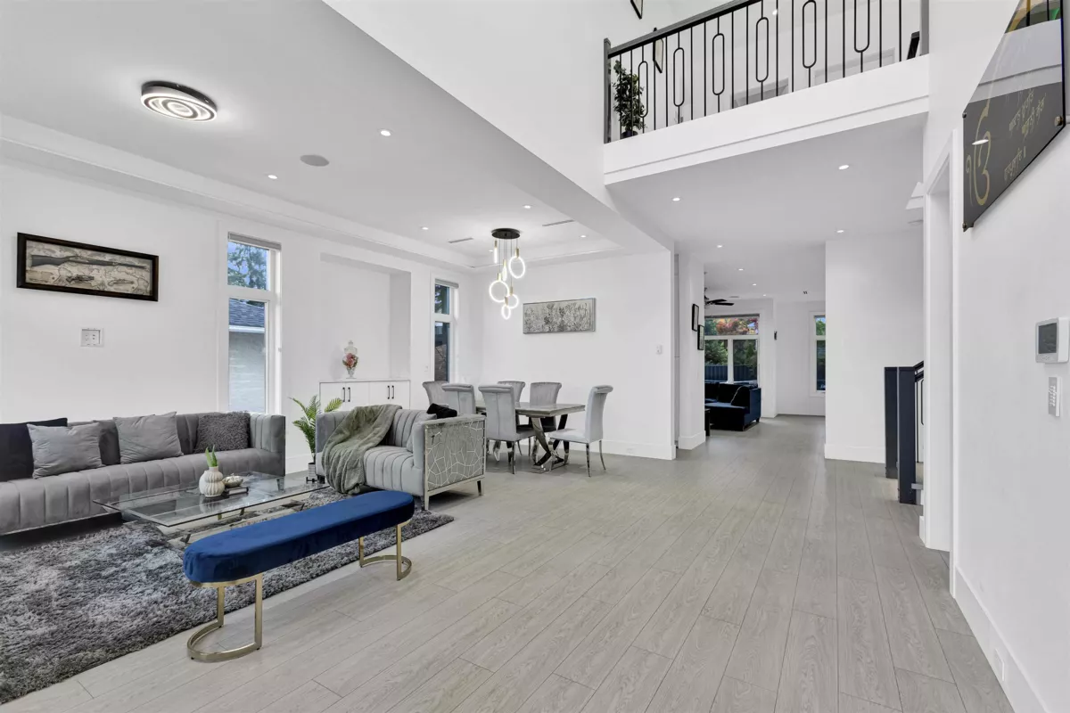 Kitchen Island Photo of 14714 111a Avenue, Surrey, BC