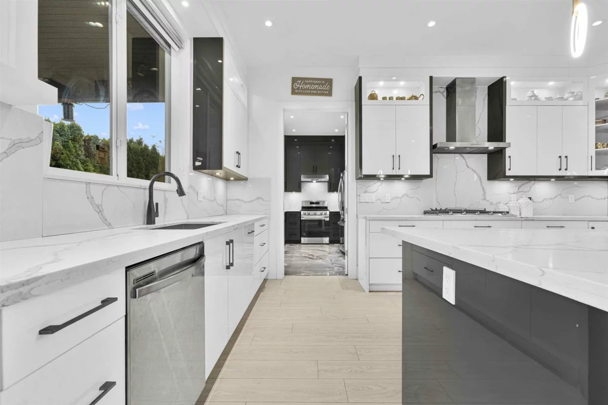 Powder Room Photo of 14714 111a Avenue, Surrey, BC