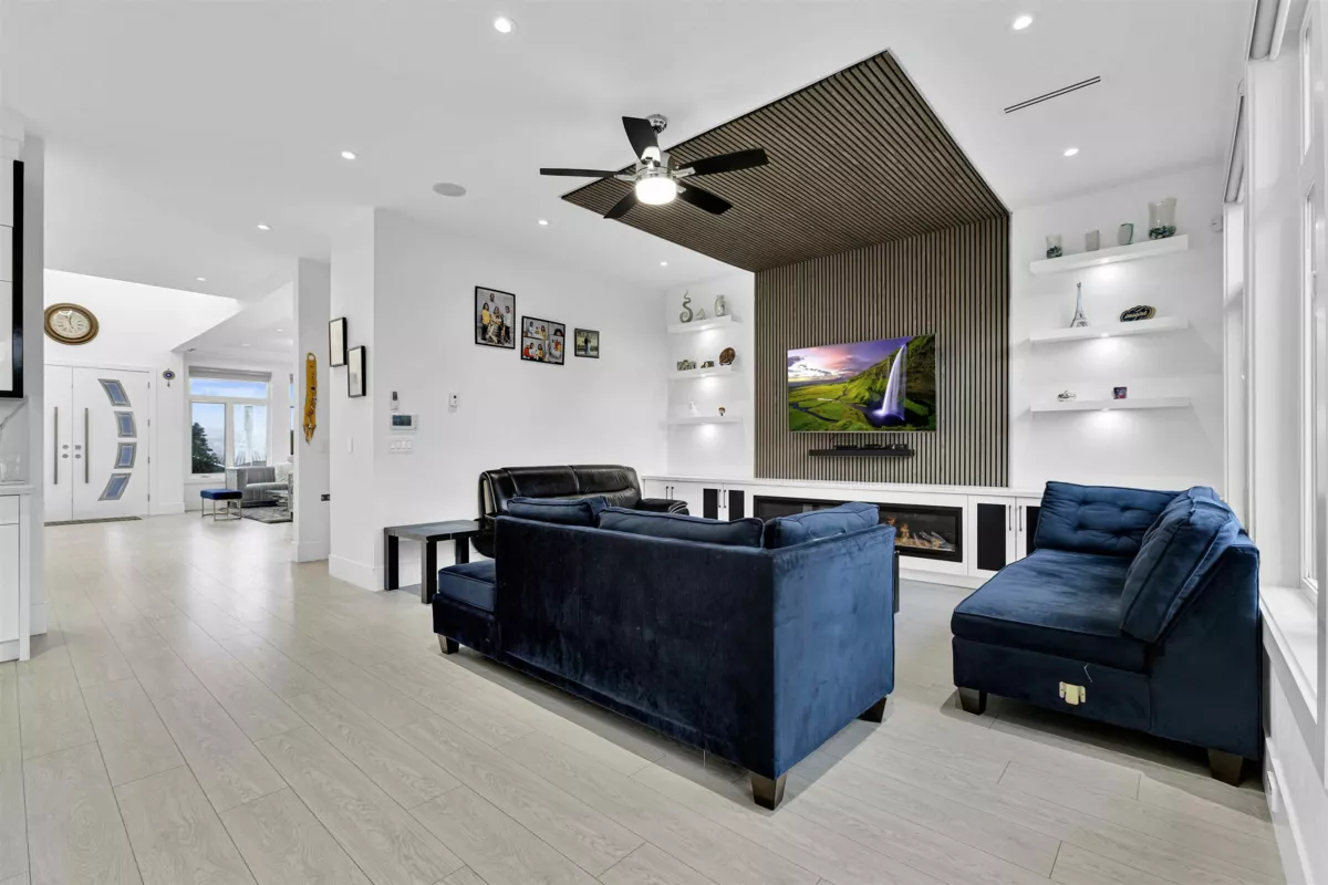 Walk-In Closet Photo of 14714 111a Avenue, Surrey, BC