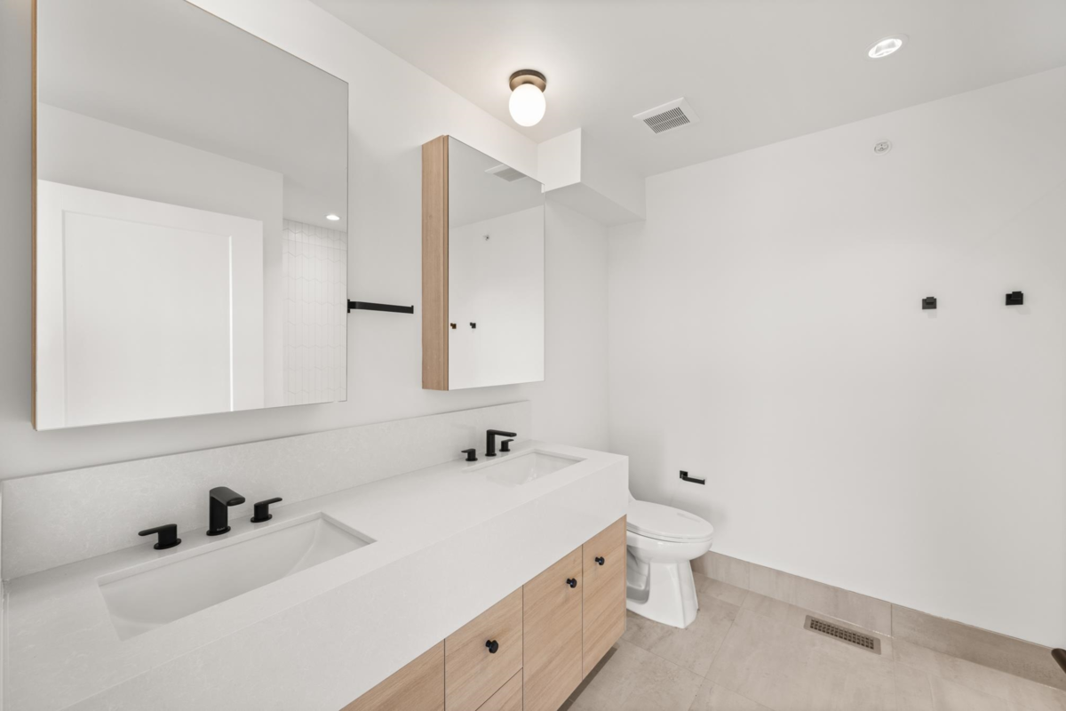 Entry Foyer Photo of 39 20335 70a Avenue, Langley, BC