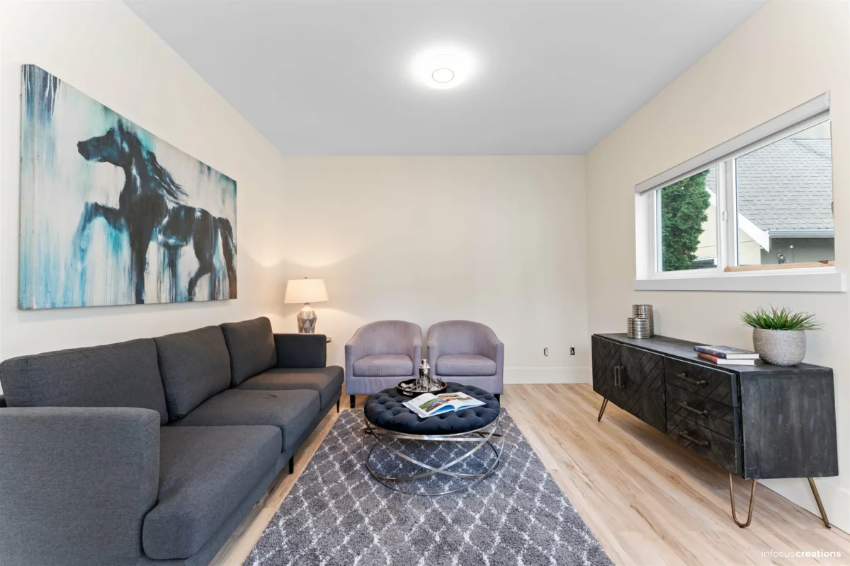 Entry Foyer Photo of 11088 84 Avenue, Delta, BC