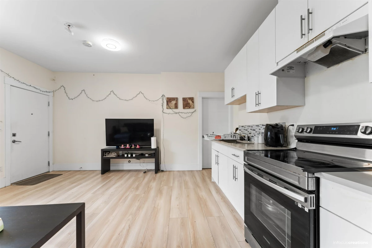 Hallway Photo of 11088 84 Avenue, Delta, BC