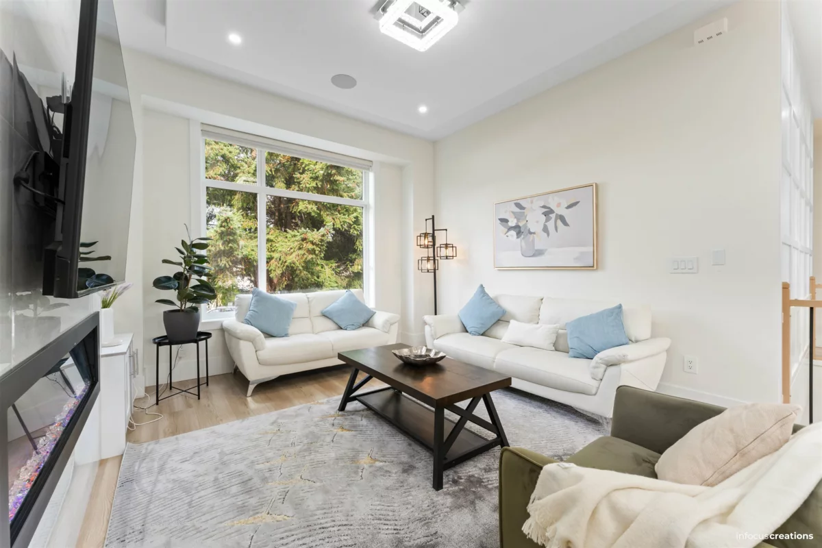 Kitchen Photo of 11088 84 Avenue, Delta, BC