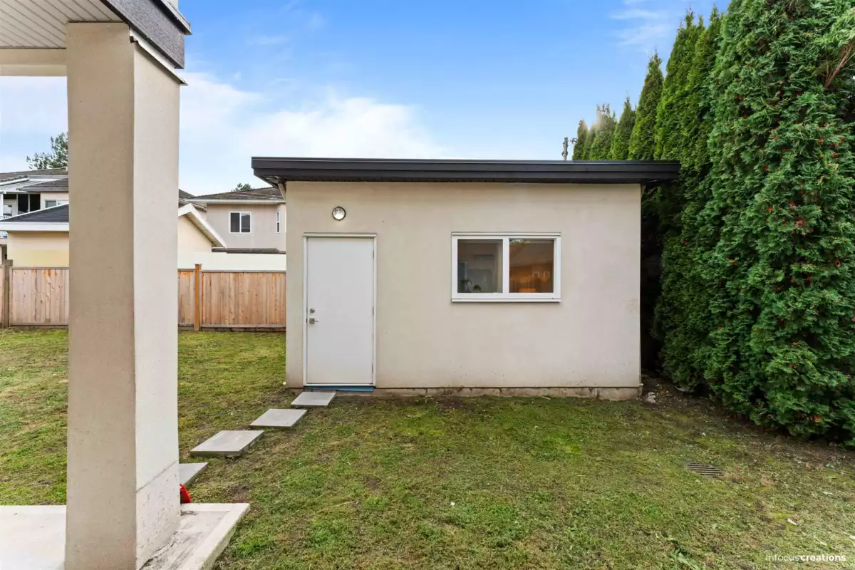 Outdoor Kitchen Photo of 11088 84 Avenue, Delta, BC