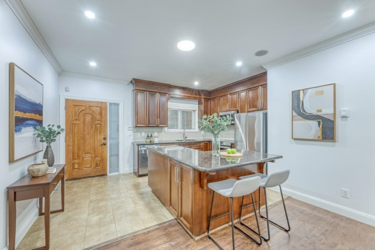 Walk-In Closet Photo of 1041 Prospect Avenue, North Vancouver, BC