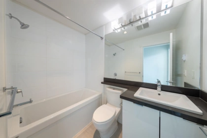 Hallway Photo of 411 15137 33 Avenue, Surrey, BC