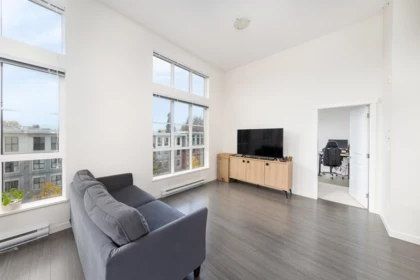 Kitchen Photo of 411 15137 33 Avenue, Surrey, BC