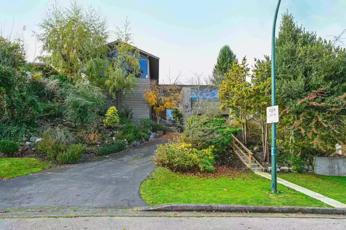 Kitchen Island Photo of 4729 Paton Street, Vancouver, BC