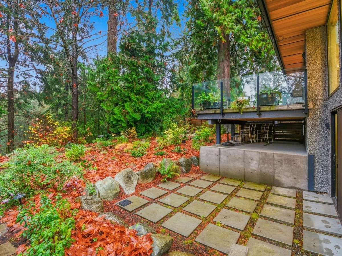 Entry Foyer Photo of 1381 Chine Crescent, Coquitlam, BC