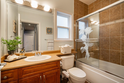 Entry Foyer Photo of 7106 150 Street, Surrey, BC