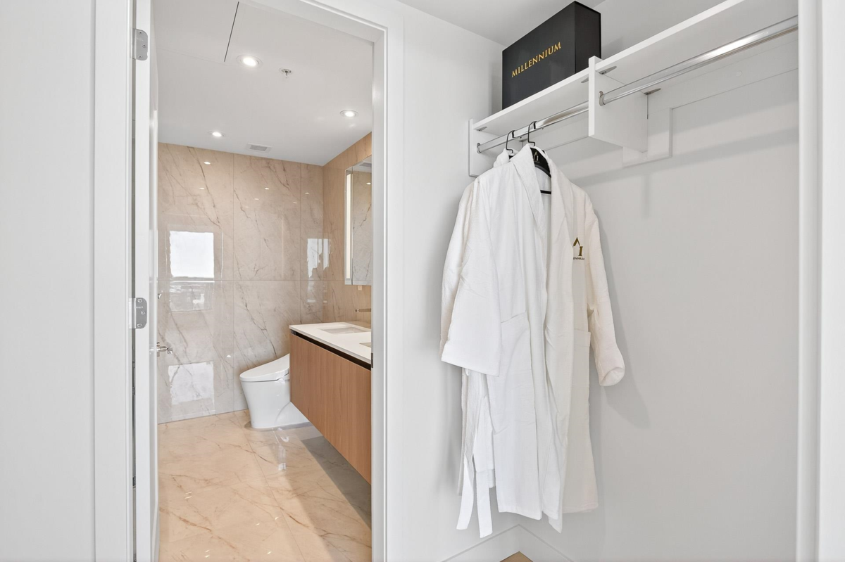 Hallway Photo of 703 135 E 13th Street, North Vancouver, BC