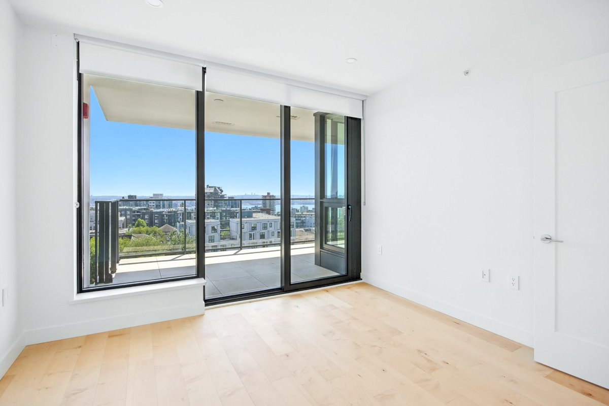 Mudroom Photo of 703 135 E 13th Street, North Vancouver, BC