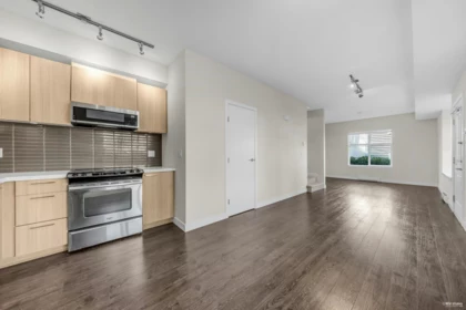 201 618 Langside Avenue, Coquitlam, BC, Coquitlam — Townhouse for sale
