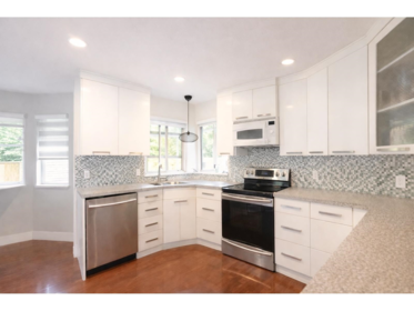 Kitchen Island Photo of 31473 Crossley Court, Abbotsford, BC