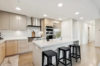501 14022 North Bluff Road, Surrey, BC