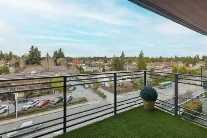 Loft / Bonus Room Photo of 501 14022 North Bluff Road, Surrey, BC