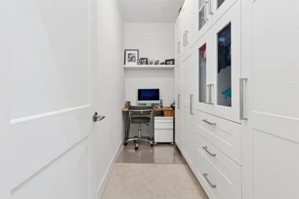 Mudroom Photo of 501 14022 North Bluff Road, Surrey, BC