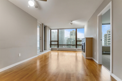 1704 4118 Dawson Street, Burnaby, BC, Burnaby — Apartment/Condo for sale