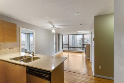 1704 4118 Dawson Street, Burnaby, BC, Burnaby — Apartment/Condo for sale