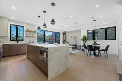 Dining Area Photo of 3 2282 E 8th Avenue, Vancouver, BC
