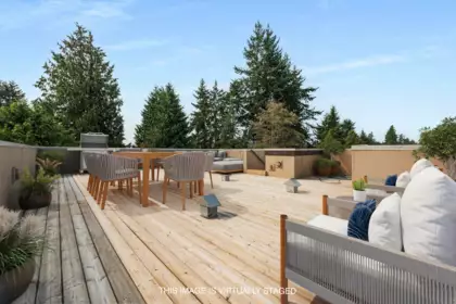 13766 North Bluff Road, White Rock, BC, White Rock — Single Family Residence for sale