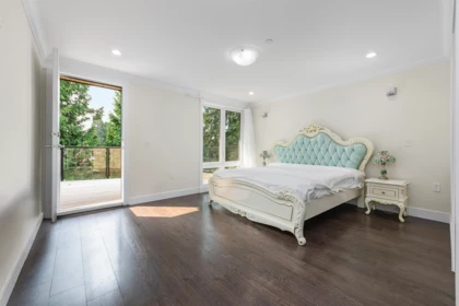 Hallway Photo of 13766 North Bluff Road, White Rock, BC