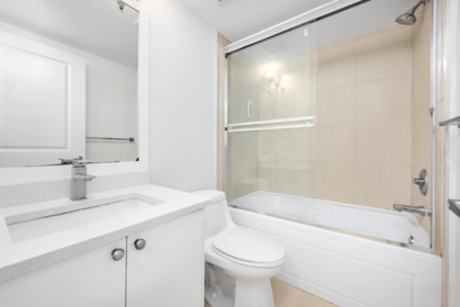 Hot Tub / Spa Photo of 13766 North Bluff Road, White Rock, BC