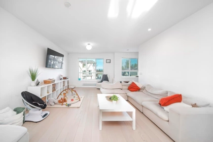 Breakfast Nook Photo of 2 16760 25 Avenue, Surrey, BC