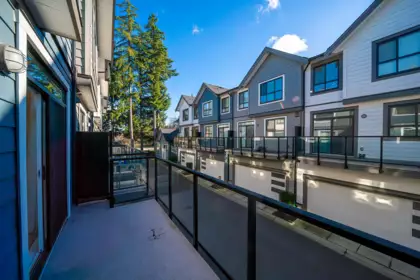 Front Yard Photo of 2 16760 25 Avenue, Surrey, BC