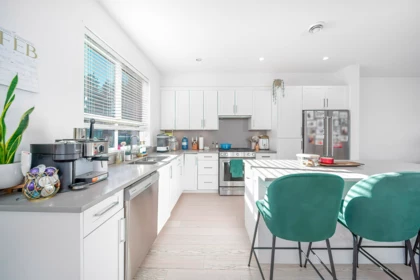Kitchen Photo of 2 16760 25 Avenue, Surrey, BC