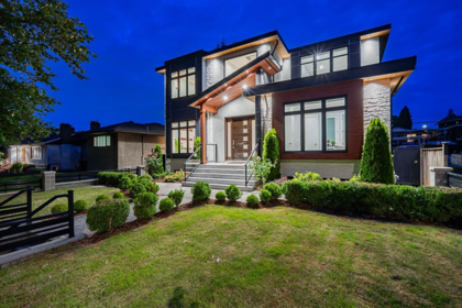 8433 10th Avenue, Burnaby, BC, Burnaby — Single Family Residence for sale