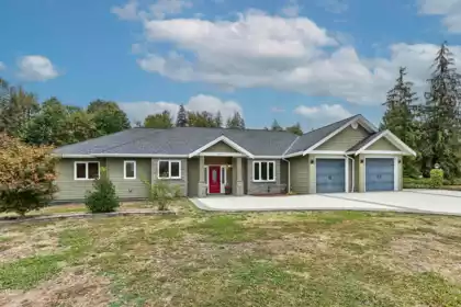 Swimming Pool Photo of 31559 Kenney Avenue, Mission, BC