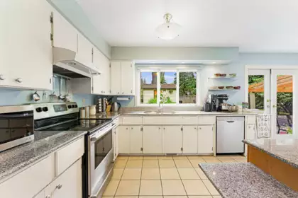 Breakfast Nook Photo of 2215 153a Street, Surrey, BC