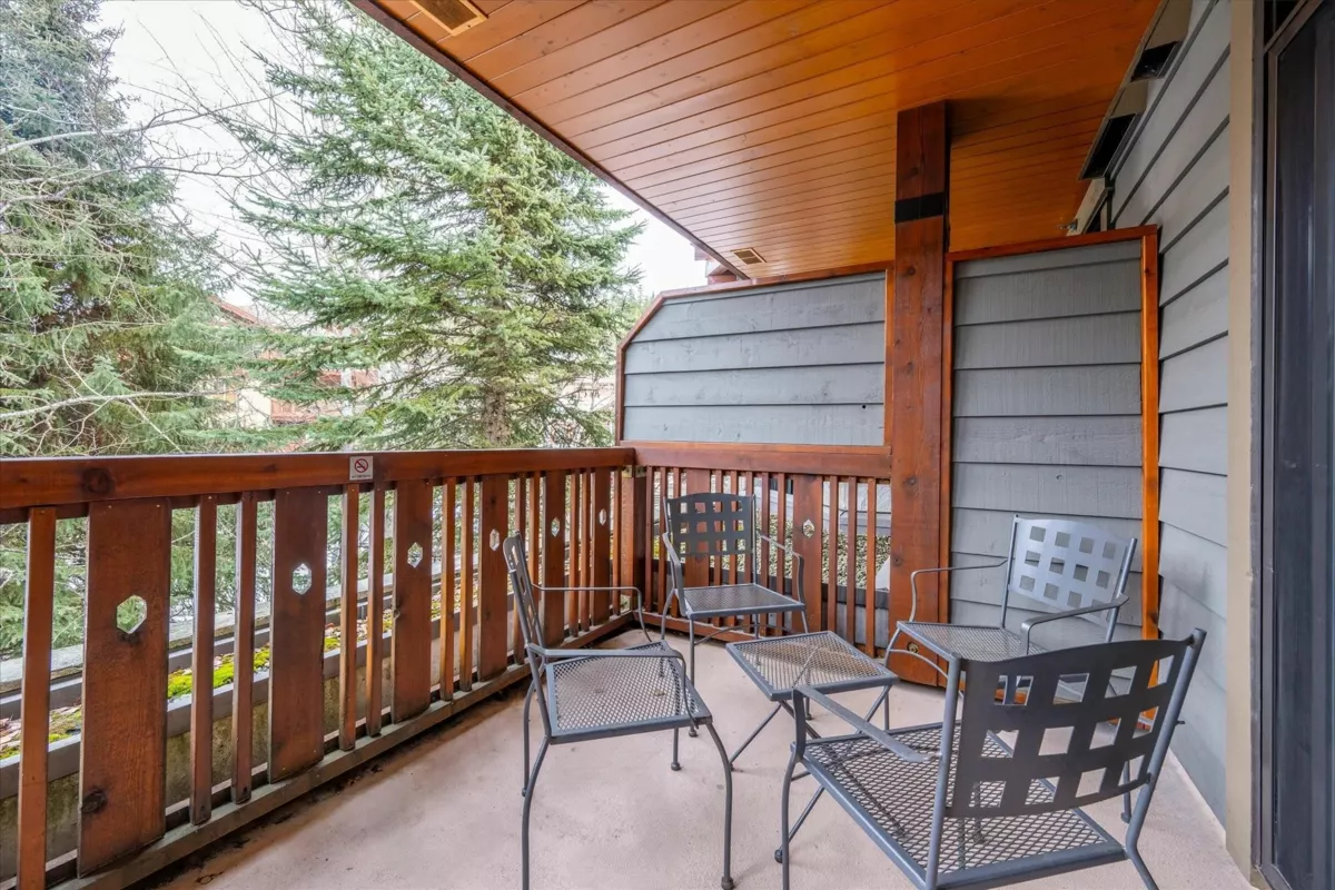 Breakfast Nook Photo of 208 2202 Gondola Way, Whistler, BC