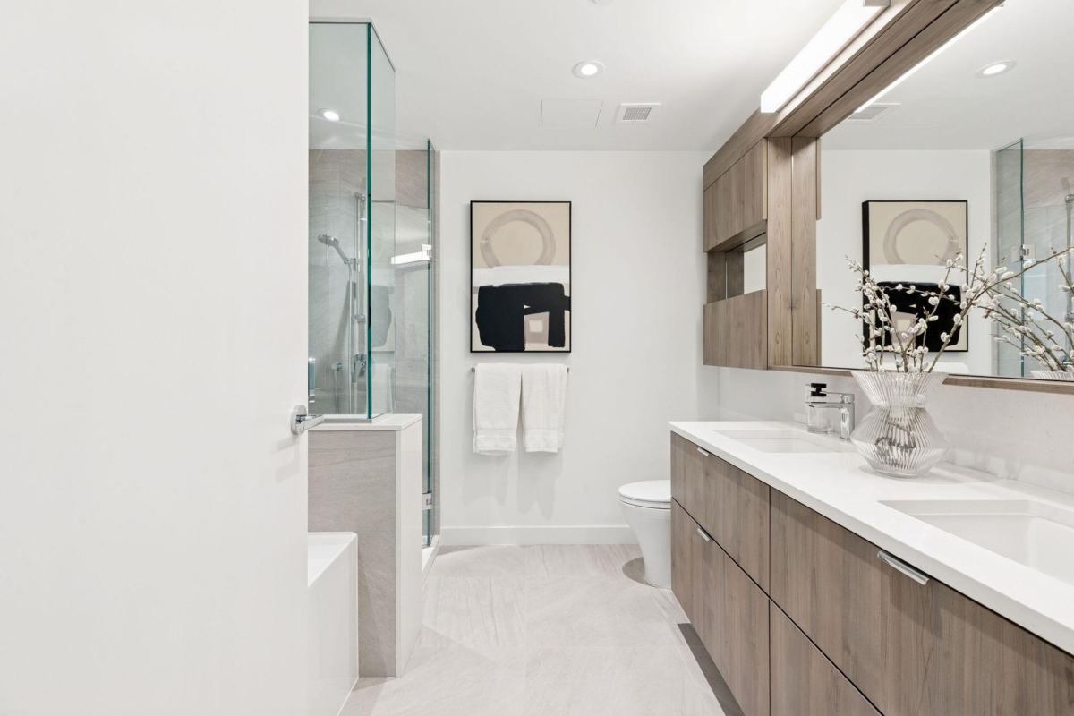 Hallway Photo of 112 755 Harbourside Drive, North Vancouver, BC