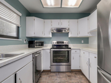 Breakfast Nook Photo of 3336 Vincent Street, Port Coquitlam, BC