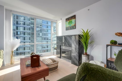 1807 1077 Marinaside Crescent, Vancouver, BC, Vancouver — Apartment/Condo for sale