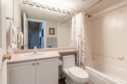 Entry Foyer Photo of 308 7171 121 Street, Surrey, BC