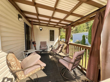 Breakfast Nook Photo of 10 62010 Flood Hope Road, Hope, BC