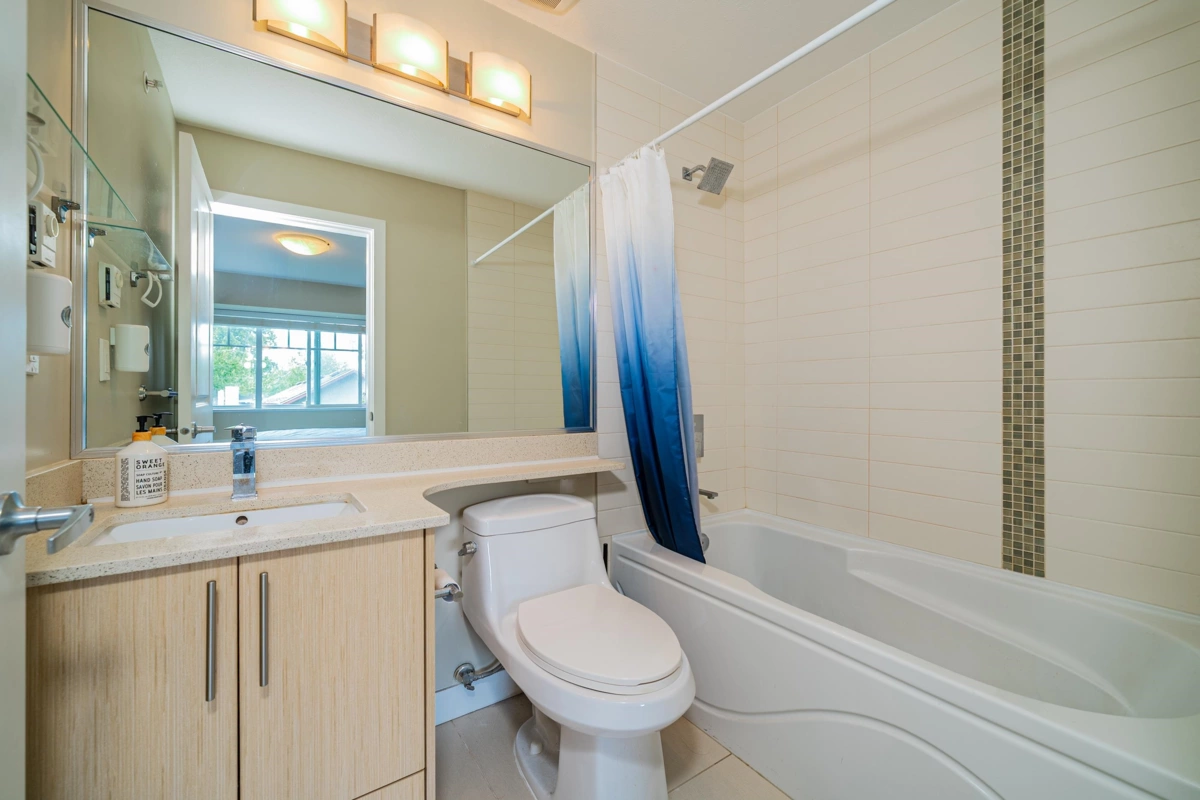 Hallway Photo of 227 3888 Norfolk Street, Burnaby, BC