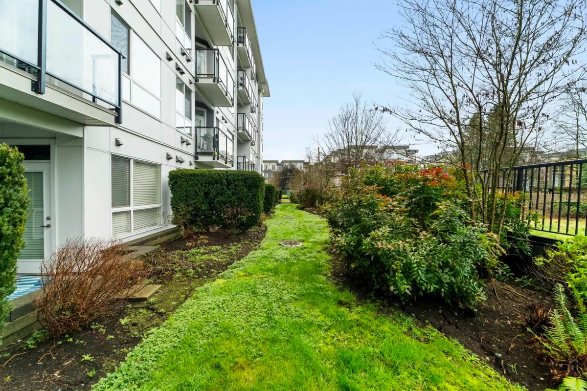 Entry Foyer Photo of 106 22315 122 Avenue, Maple Ridge, BC