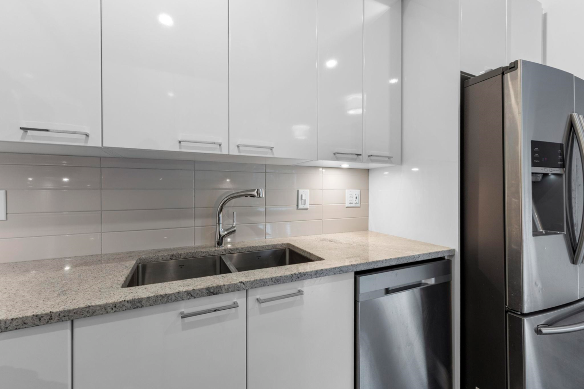 Kitchen Photo of 106 22315 122 Avenue, Maple Ridge, BC