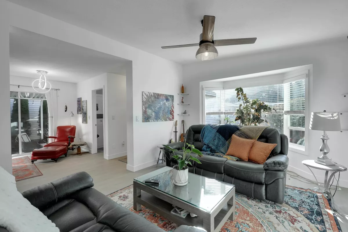 Family Room Photo of 35 1400 164 Street, Surrey, BC