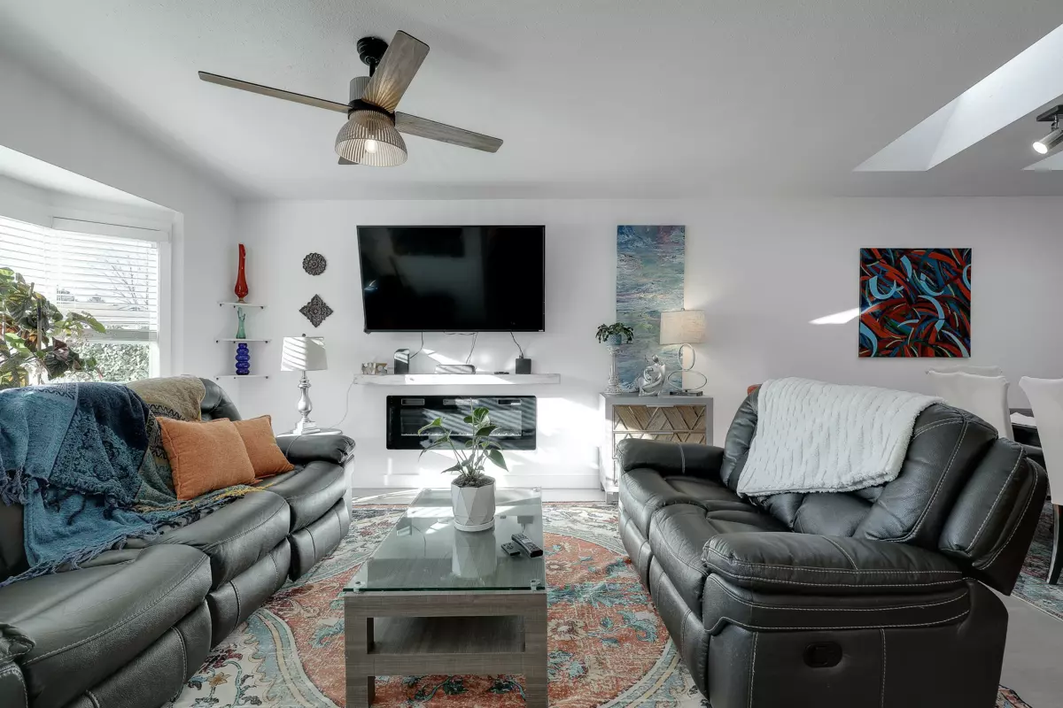 Kitchen Island Photo of 35 1400 164 Street, Surrey, BC