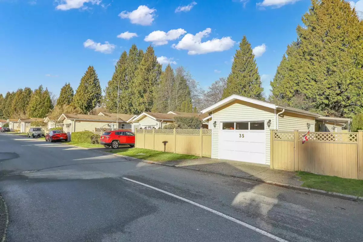 Swimming Pool Photo of 35 1400 164 Street, Surrey, BC