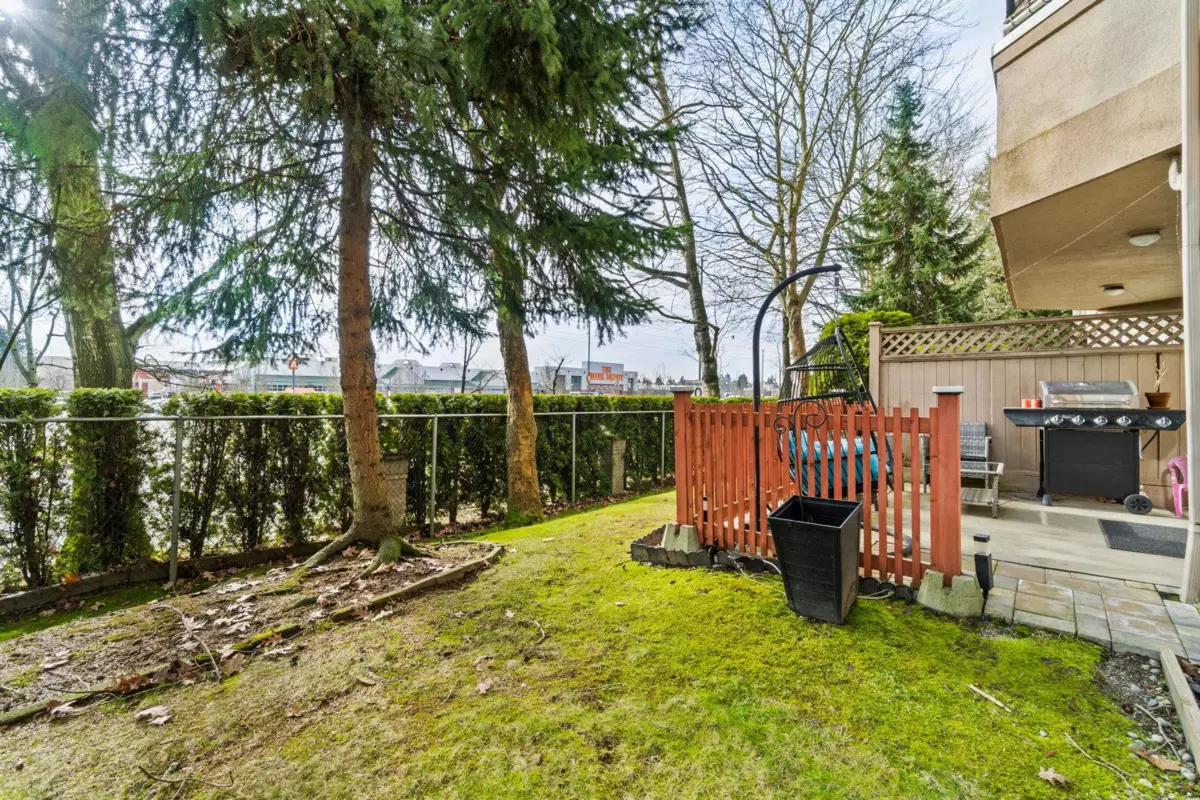 Powder Room Photo of 114 7435 121a Street, Surrey, BC