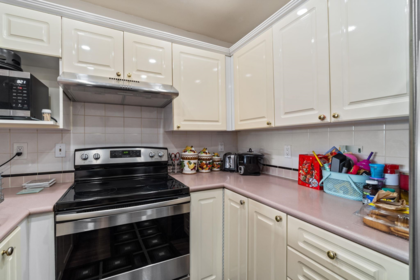Kitchen Island Photo of 114 7435 121a Street, Surrey, BC